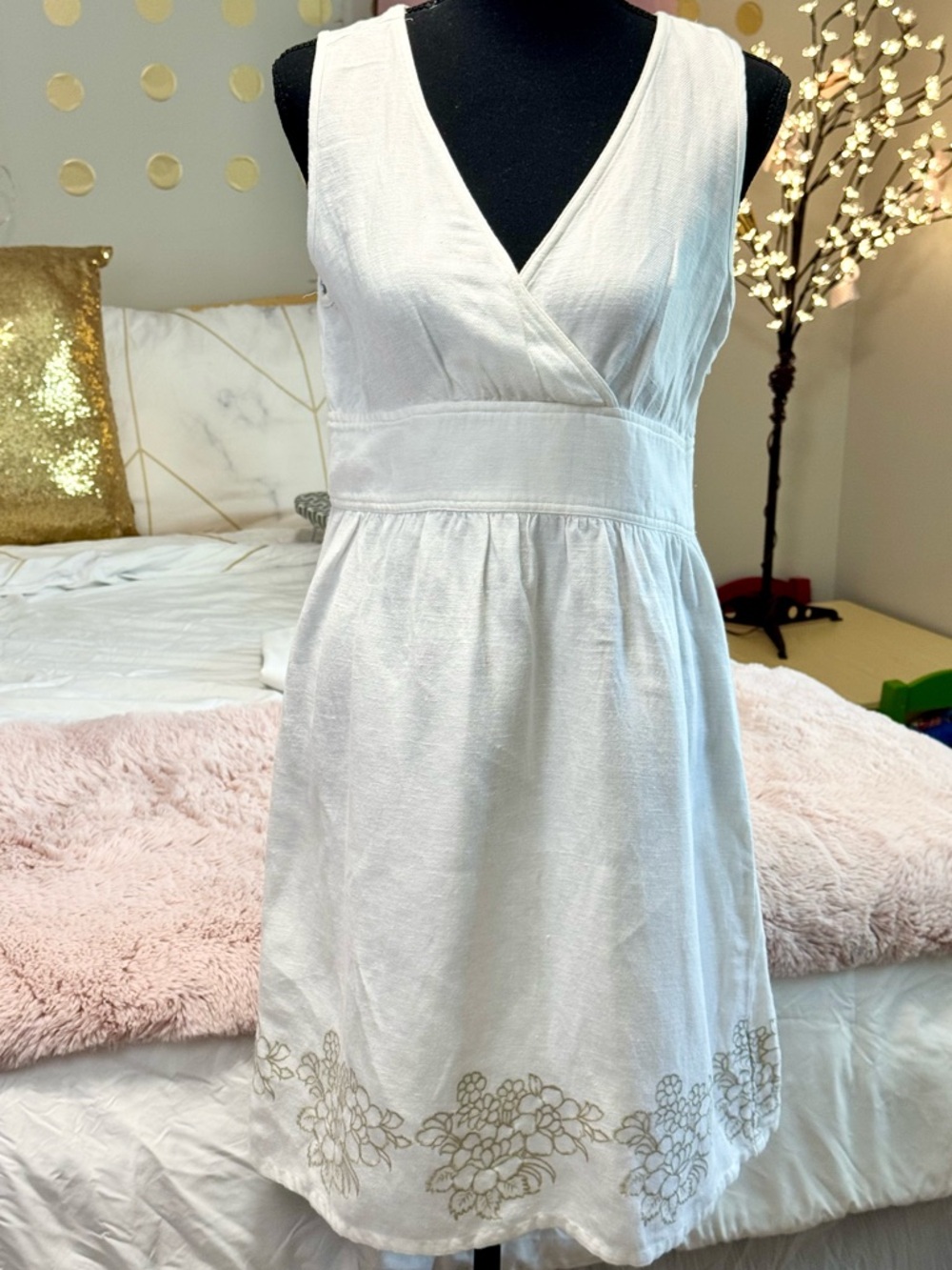 IZOD White Linen Blend Dress S Sleeveless Embroidered Hem Fit & Flare Summer